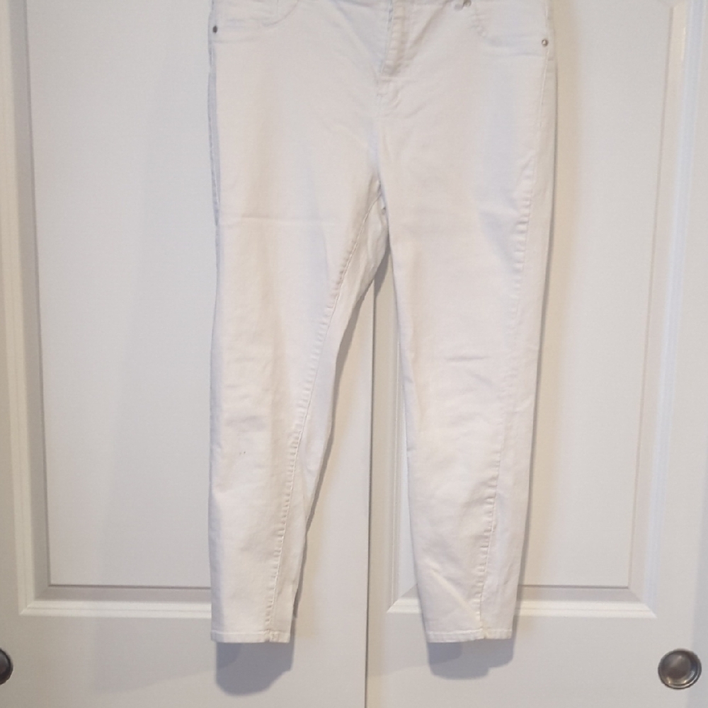d. jeans Women's Cropped White Jeans